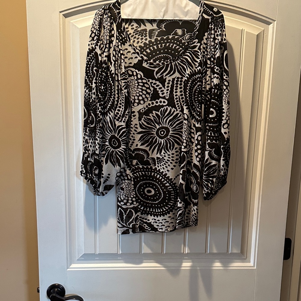 Karen Kane Black and White Patterned Blouse